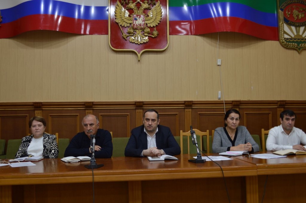 На еженедельном совещании обсудили ключевые вопросы развития Каякентского района