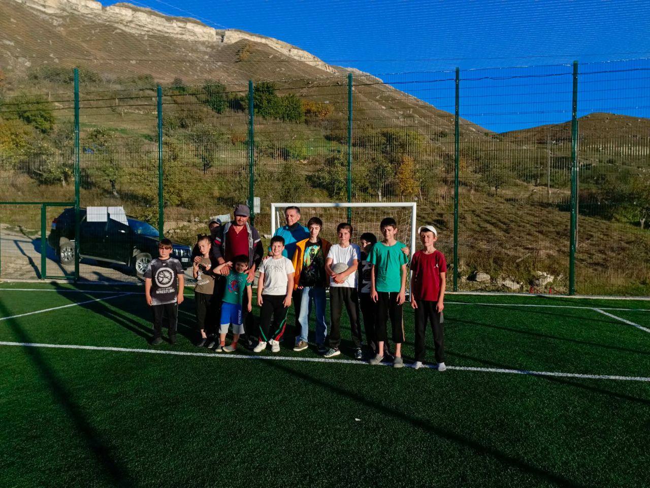 Абдурахман Махмудов присоединился к акции «Сделай подарок родной школе»