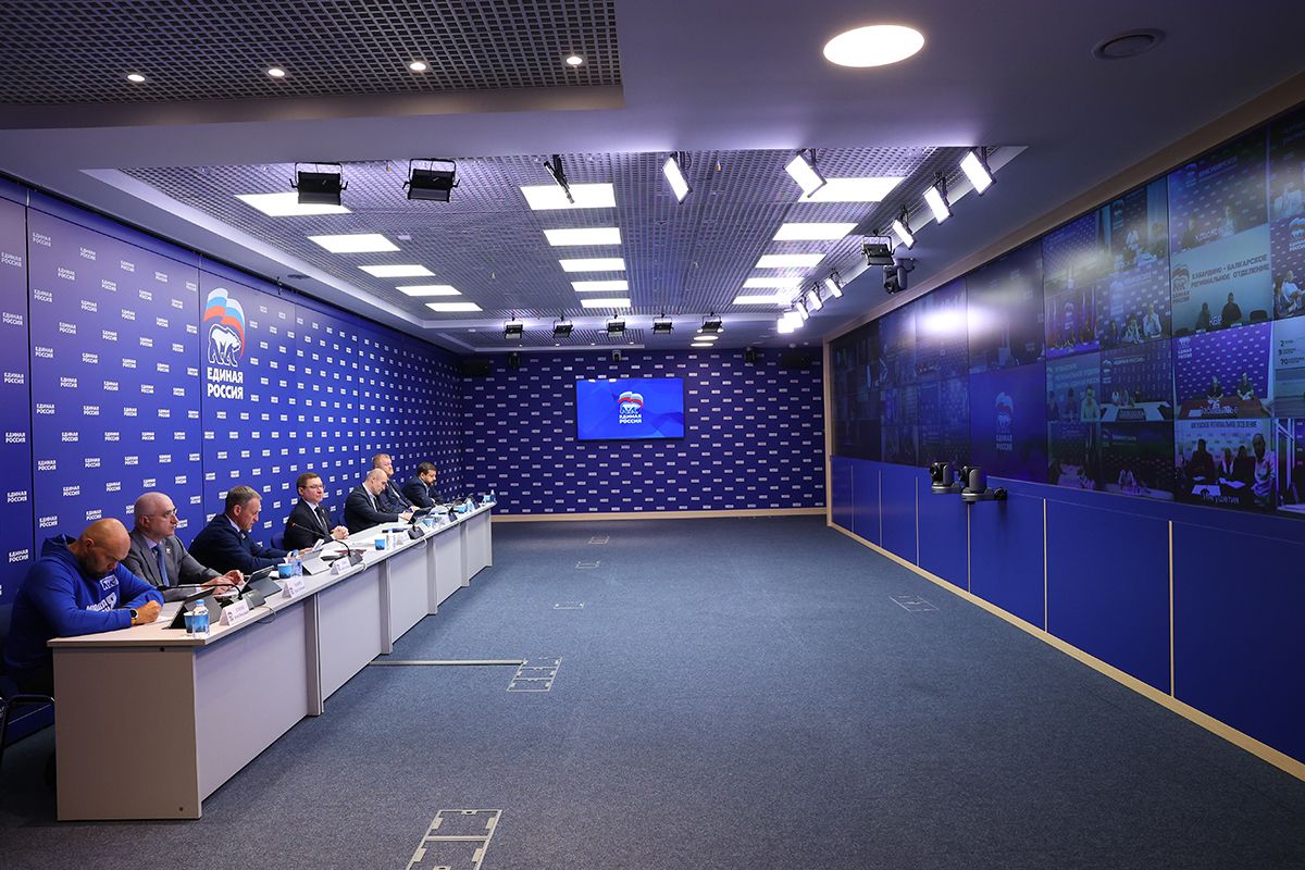 Секретарь Генсовета «Единой России» Владимир Якушев обозначил задачи региональным отделениям партии