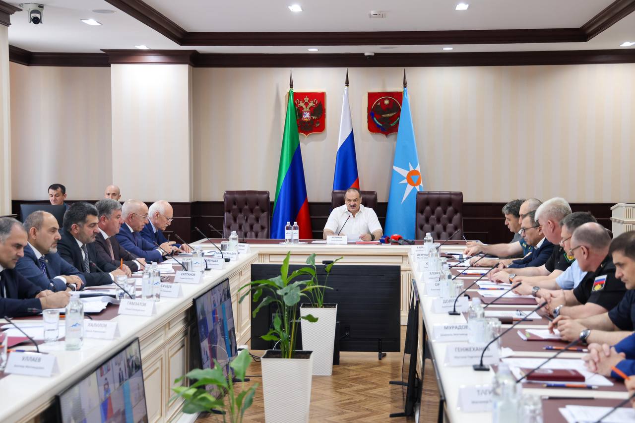 Сергей Меликов в Ситуационном центре МЧС