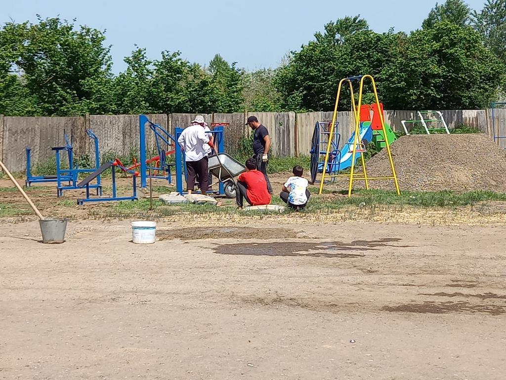 В селе Кумук Курахского района появилась детская площадка