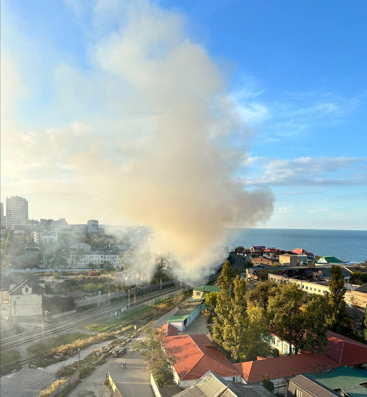 В центре Махачкалы произошел пожар в складском помещении
