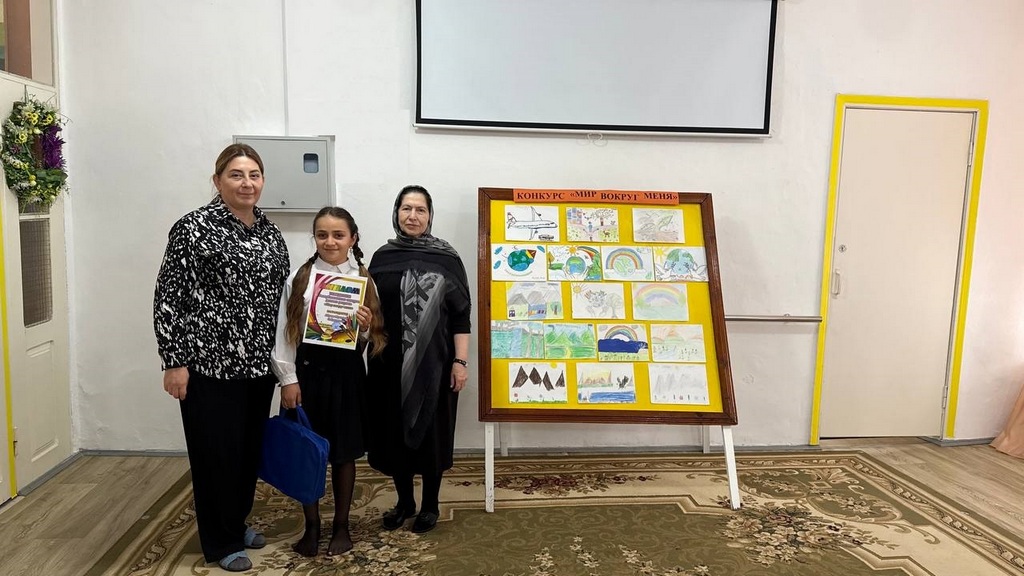 В Хасавюрте наградили победителей конкурса детского рисунка «Мир вокруг меня»