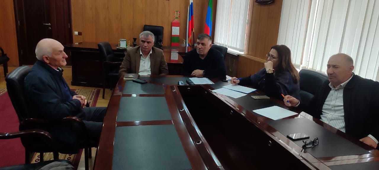 Магомед Шапиев провел прием граждан в Тляратинском районе