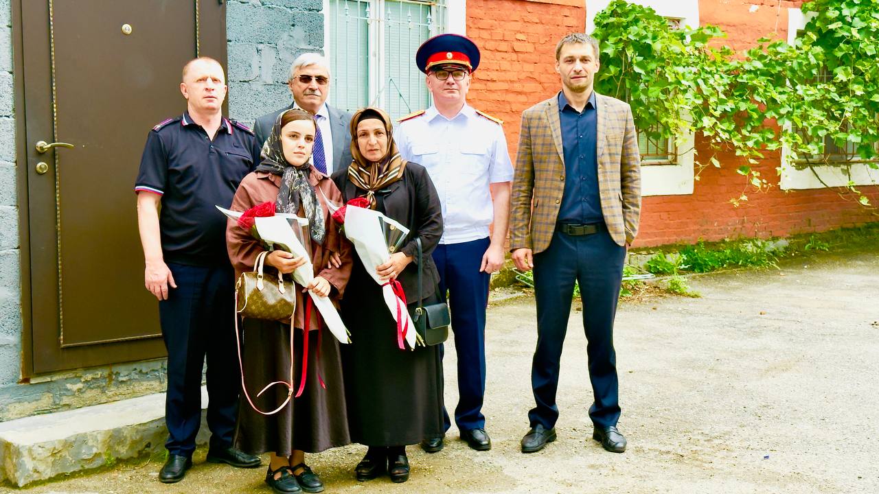 В Новолакском районе еще одна сирота получила ключи от дома