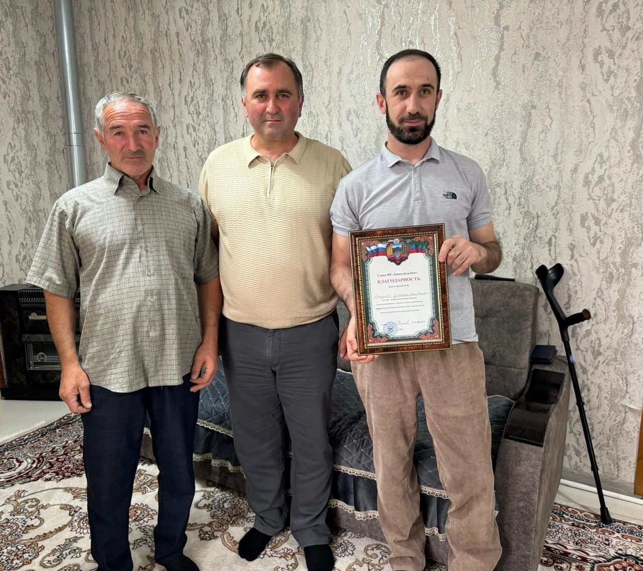 Глава Хивского района навестил раненого участника СВО