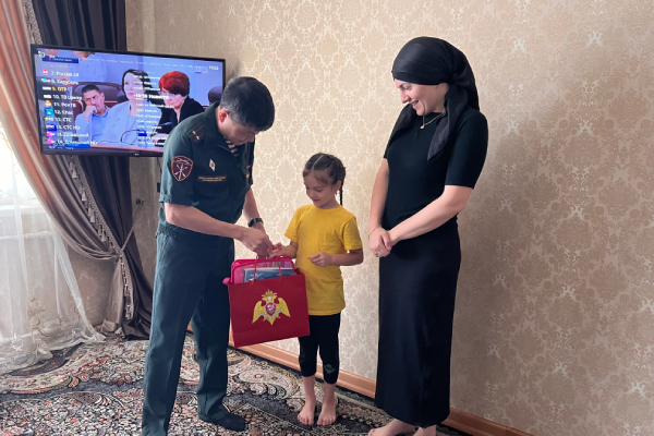 Дагестанские росгвардейцы присоединились к акции «Собери ребенка в школу»