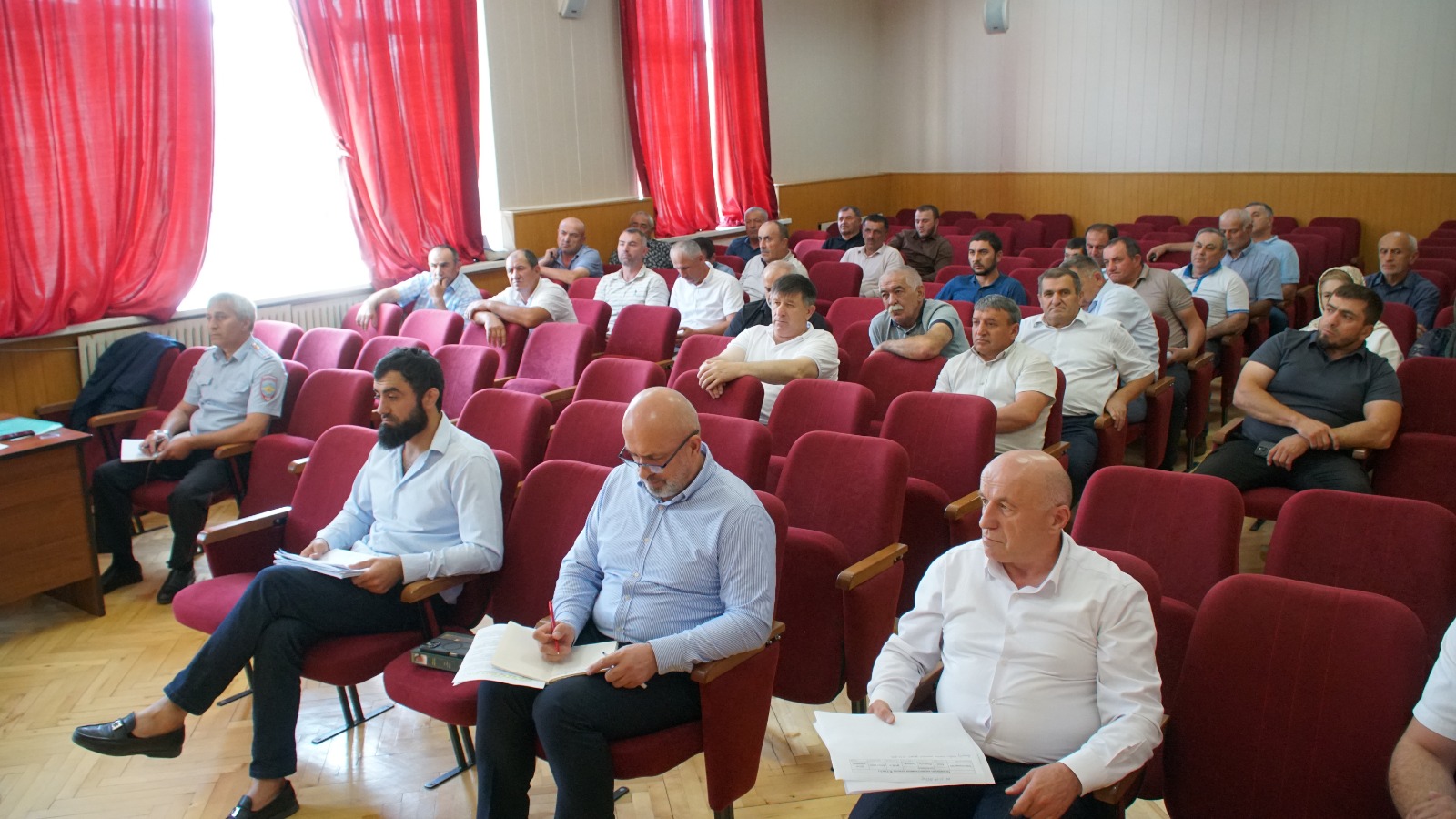 На совещании в Дахадаевском районе обсудили актуальные вопросы, касающиеся развития района