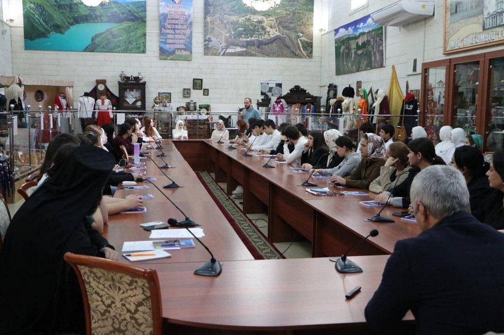 Открытый диалог о безопасности и духовности прошел в Кизляре