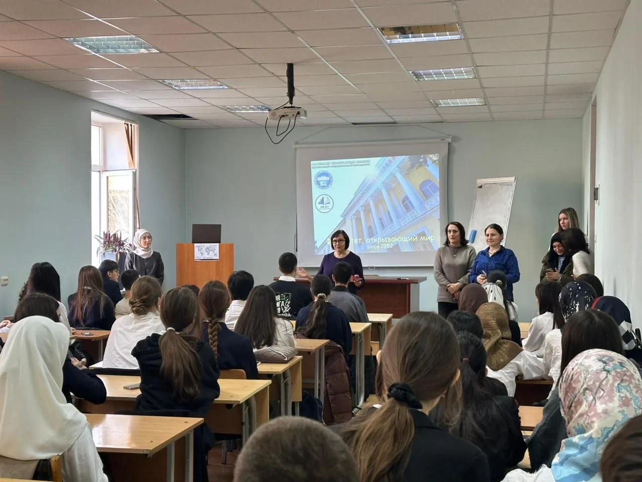 День открытых дверей в ДГУ собрал свыше 800 школьников