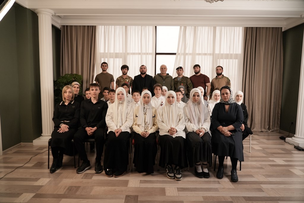 Махачкалинские школьники встретились с участниками и ветеранами СВО