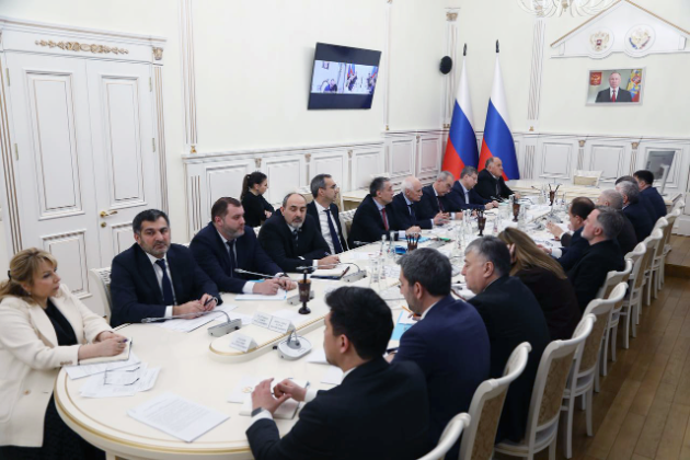 Сергей Меликов провел совещание по актуальным вопросам с руководителями органов власти