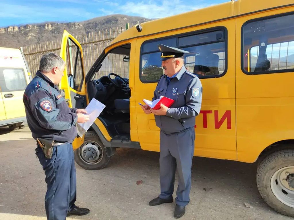 В Табасаранском районе сотрудники Ространснадзора республики проверили школьные автобусы