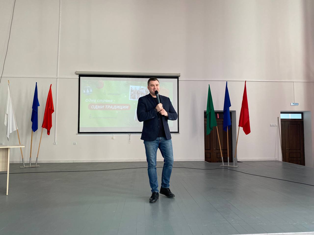 Артем Бичаев провел «Разговоры о важном» в школе №27