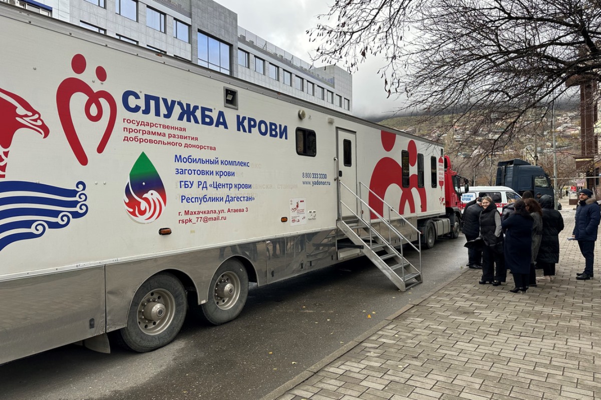 Налоговики Дагестана приняли участие в акции по сдаче донорской крови