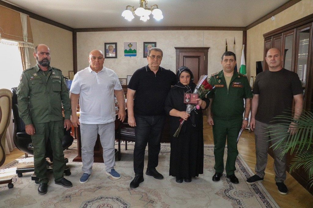 В Дербентском районе были вручены ордена Мужества семьям погибших в зоне СВО