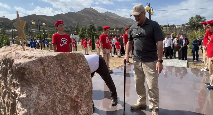 Глава Дагестана почтил память героев СВО из Ахтынского района