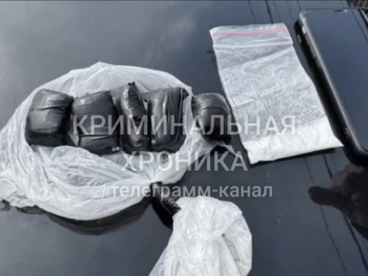 В Буйнакске поймали двух друзей-закладчиков с 70 граммами эфедрона