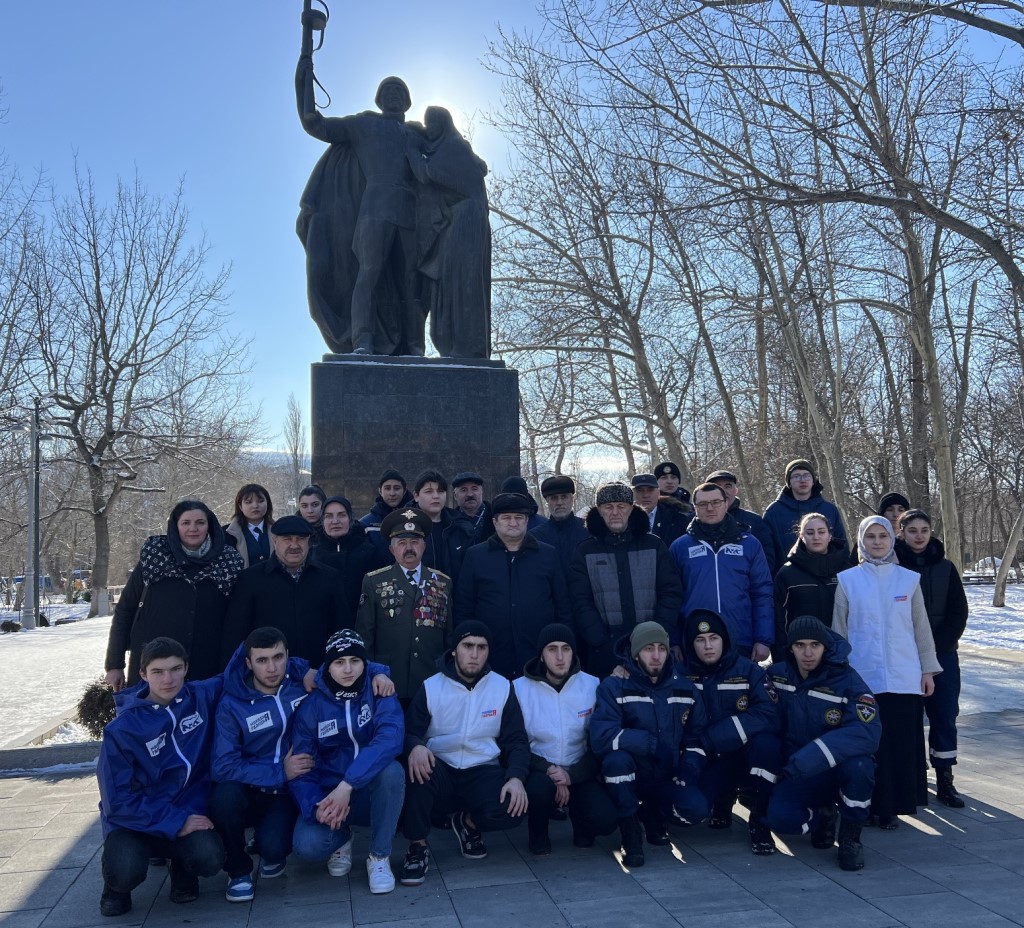 В Махачкале почтили память защитников Отечества