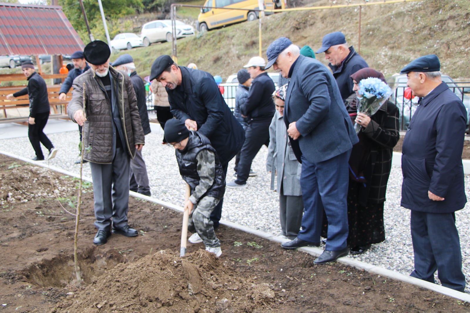 «Сад памяти» в честь погибших участников СВО открыли в Гумбетовском районе