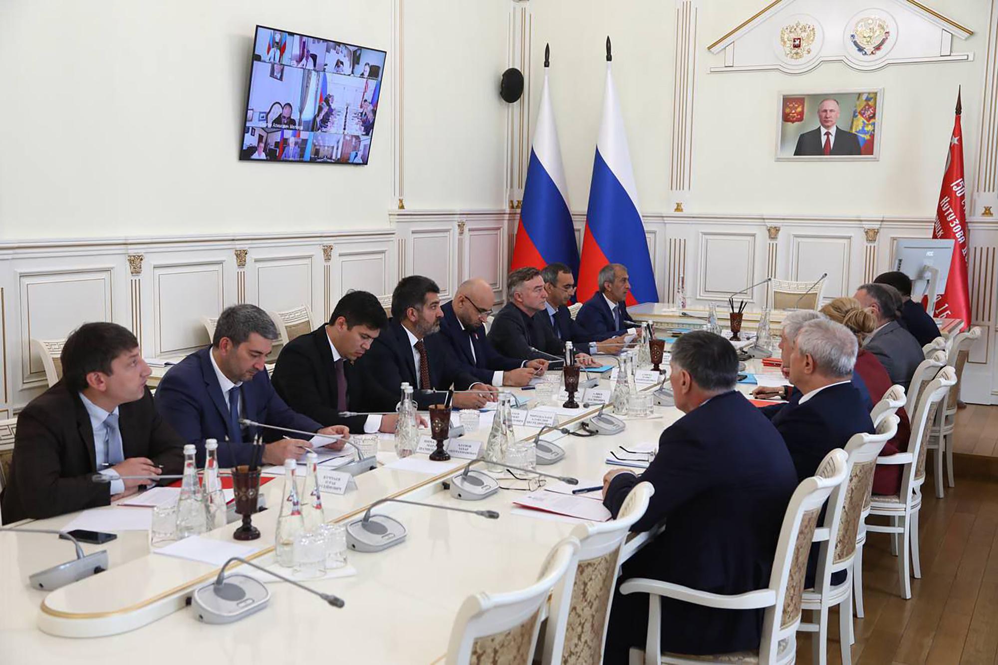 Первый вице-спикер НС РД Юрий Левицкий принял участие в заседании Оперштаба