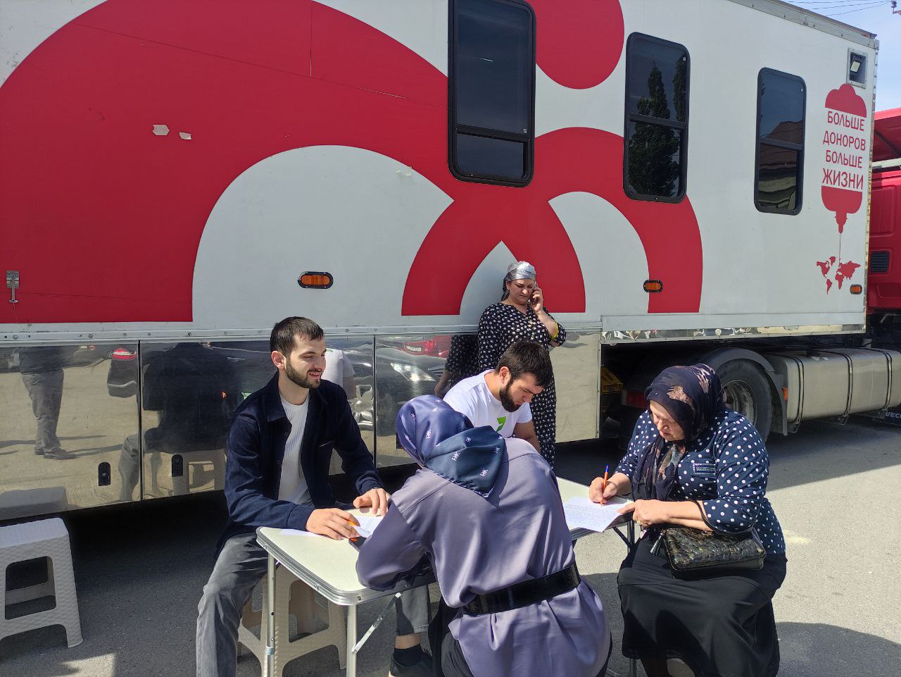 Около 110 жителей Карабудахкентского района сдали донорскую кровь