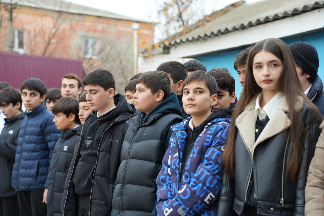 В Хасавюрте открыли мемориальную доску погибшему участнику СВО