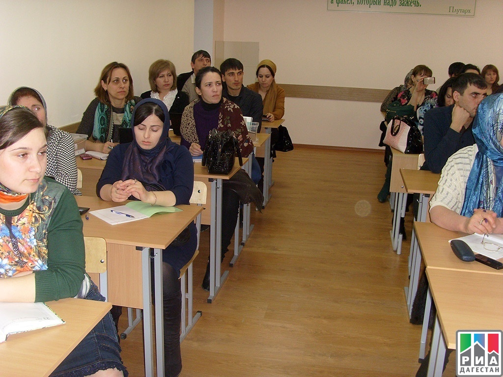Моя школа дагестан. Дагестан школа. Дагестанские учителя. Школы Дагестан преподаватели. Урок в школе Дагестан.
