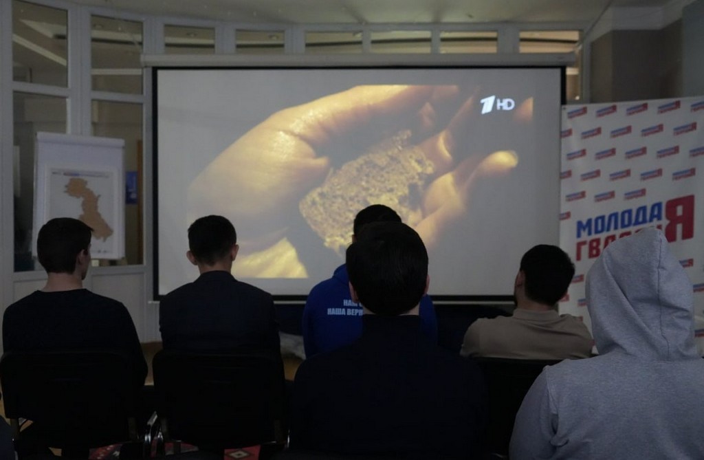 Молодогвардейцы Дагестана провели кинолекторий, посвященный блокадному Ленинграду