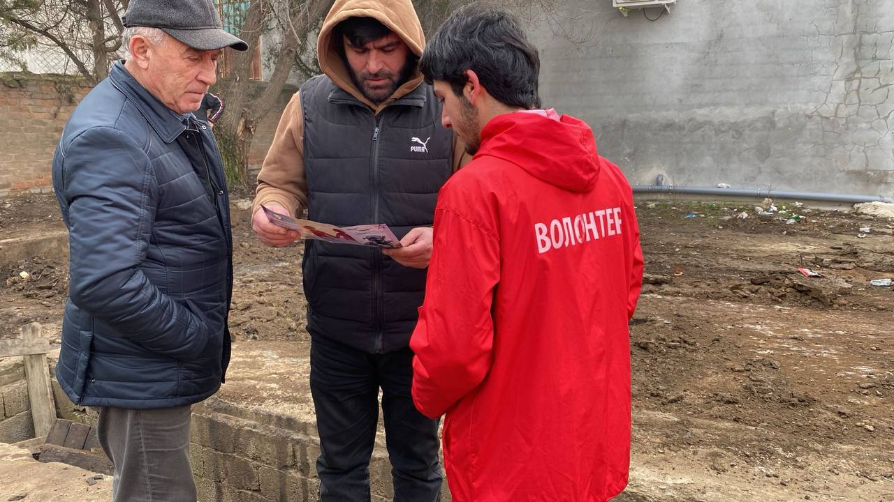 Волонтеры Хасавюрта рассказали жителям города о мерах поддержки участников СВО