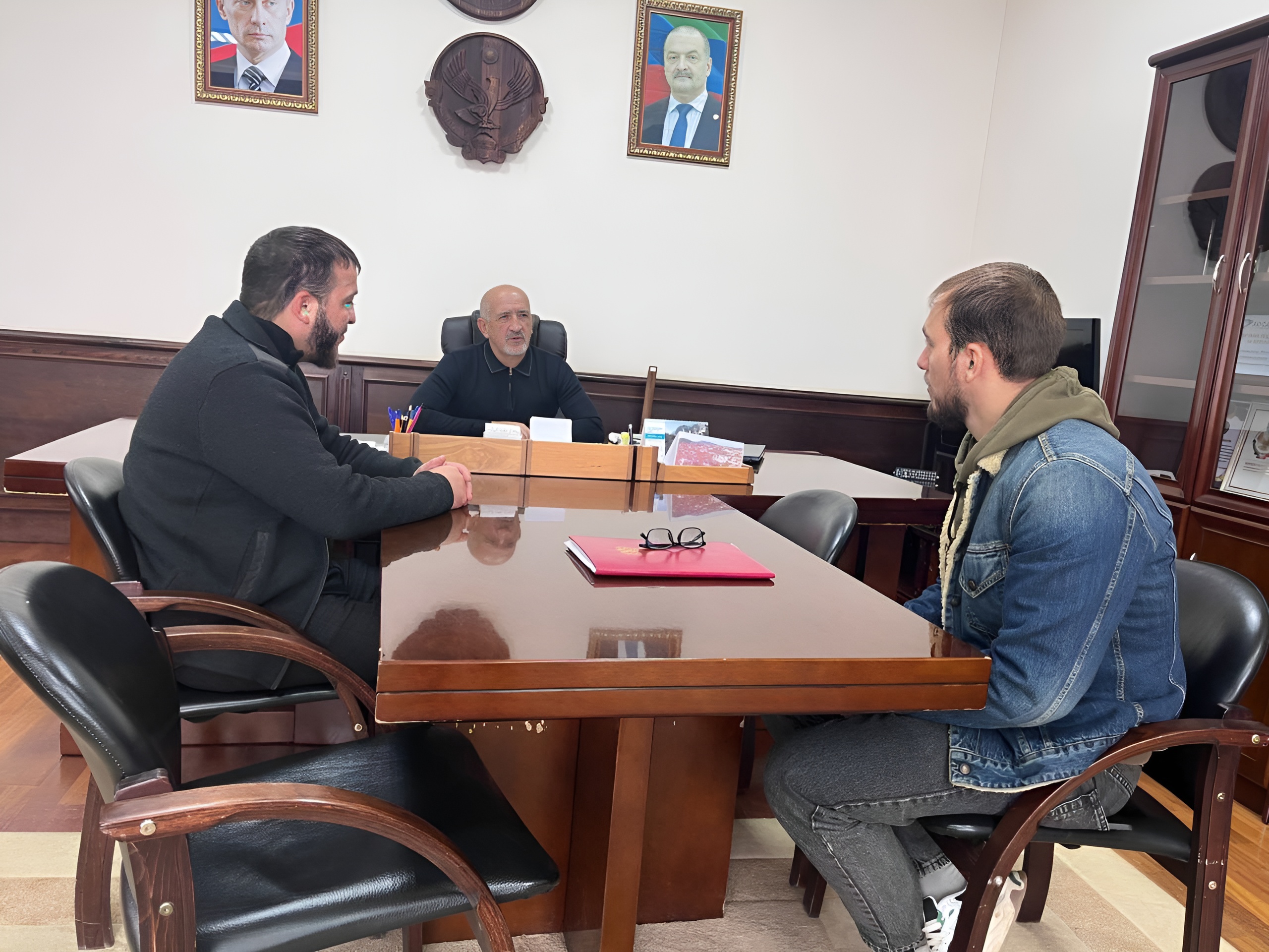 Магомед Абдулкадиров и Виштал Гаджиев обсудили вопросы развития села Кища