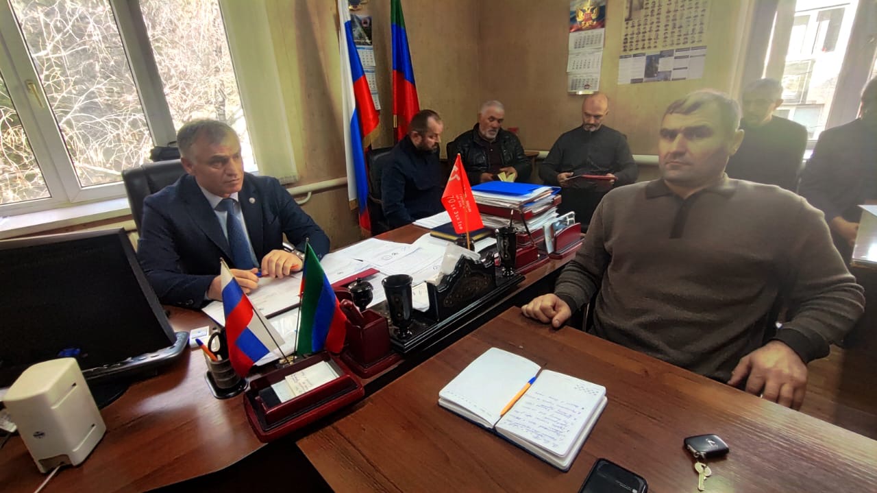 В Тляратинском районе обсудили ход призывной кампании и вопросы благоустройства