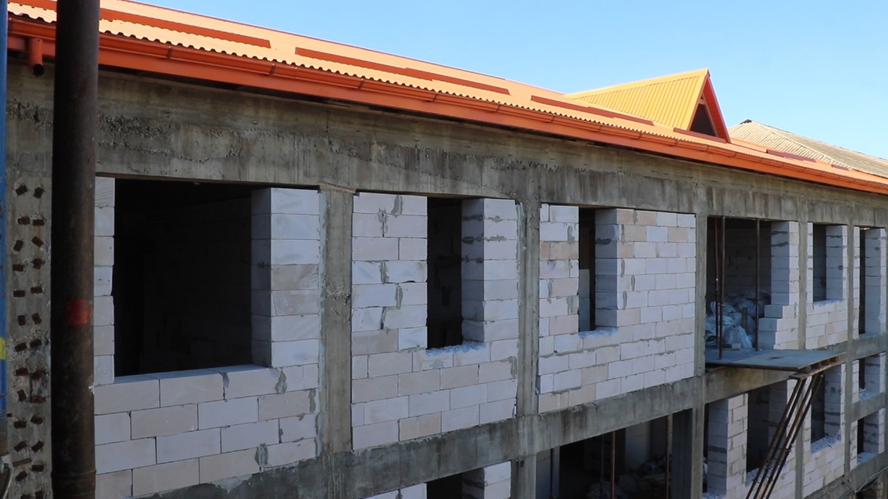 Глава Дербентского района проверил ход реконструкции школы в селе Геджух