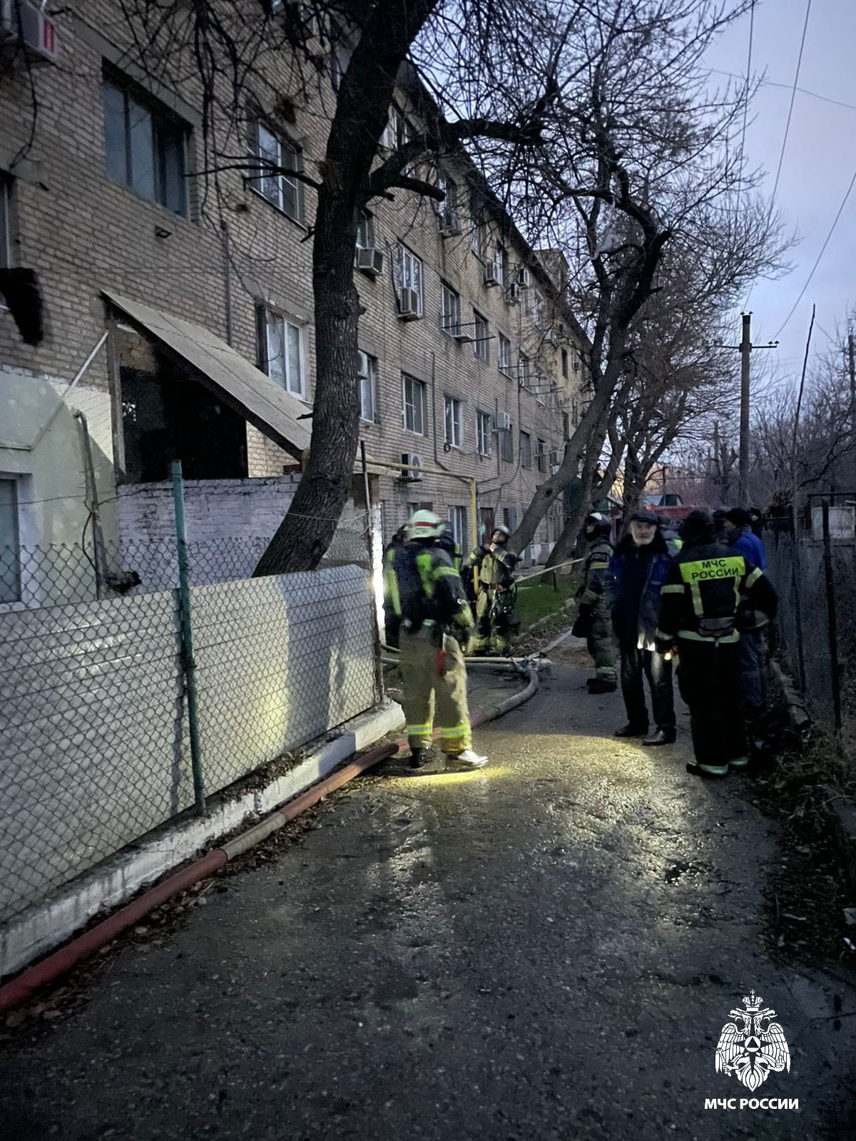 В Махачкале горит общежитие, есть пострадавшие