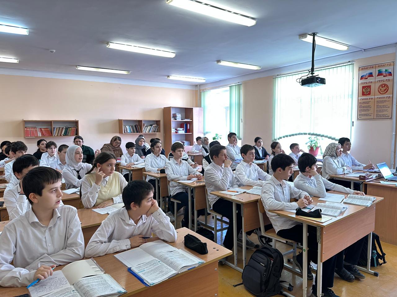 Учителя школы №48 Махачкалы поделились опытом ведения уроков со своими коллегами