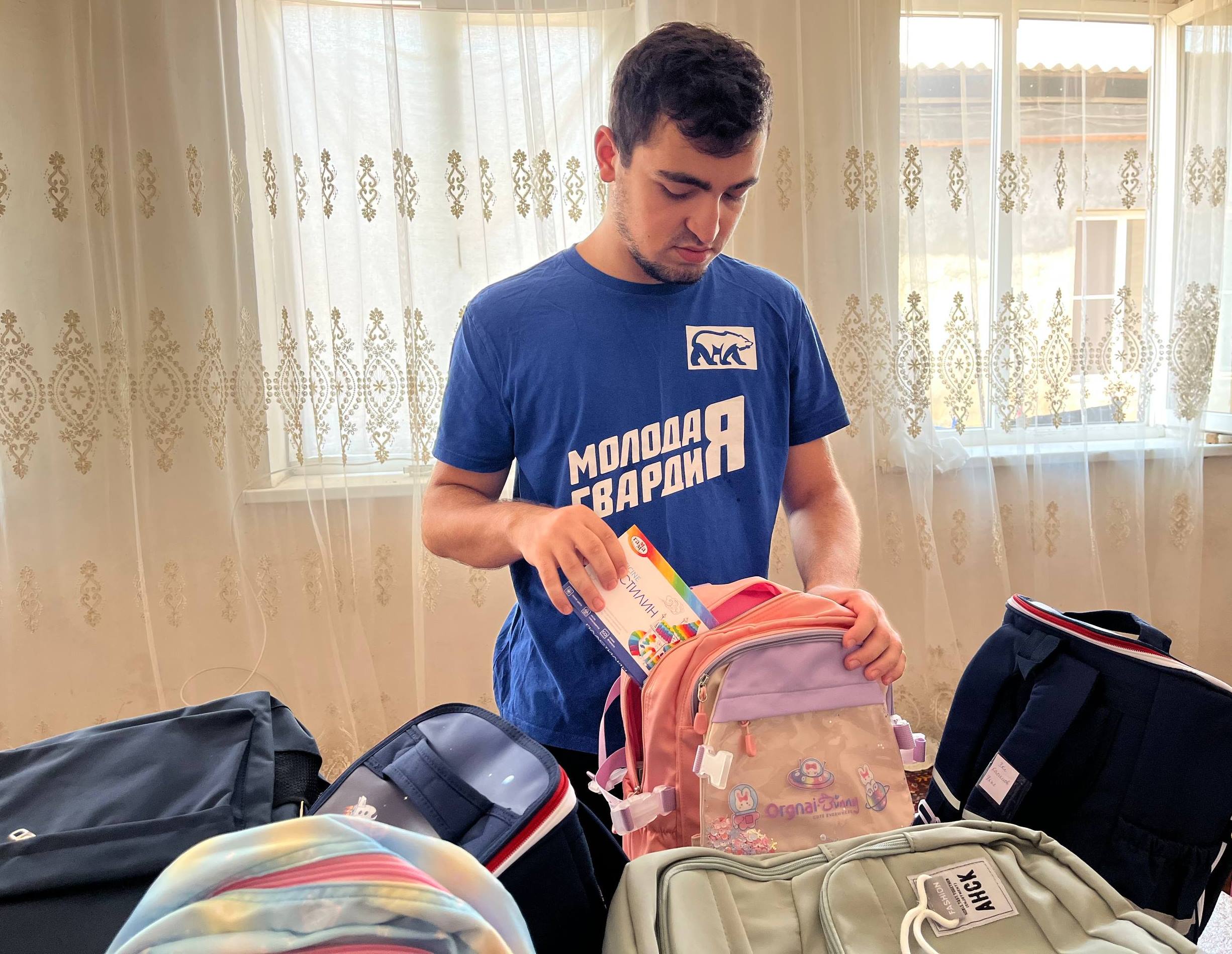 Молодогвардейцы Дагестана провели благотворительную акцию «Собери ребенка в школу»