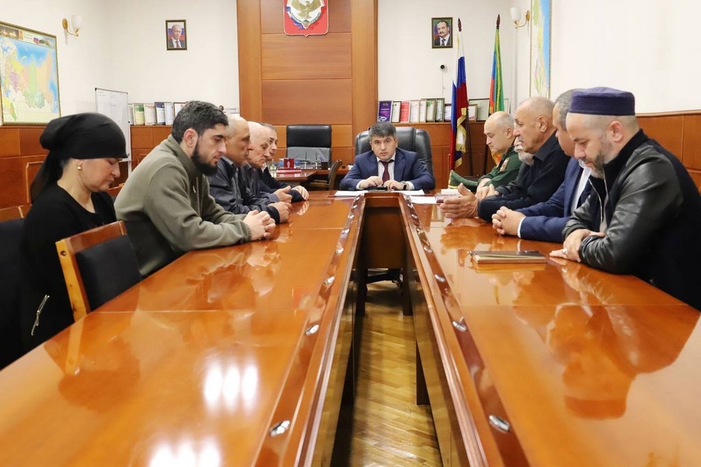 Магомед Курбанов вручил государственные награды родным погибших участников СВО