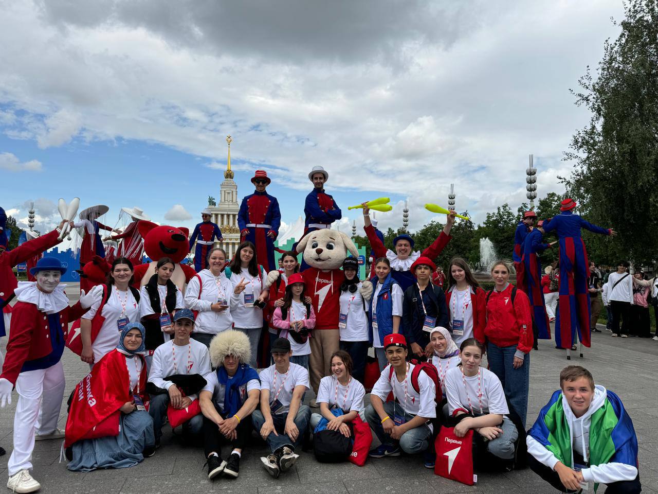 Делегация из Дагестана принимает участие в Фестивале Движения Первых на ВДНХ