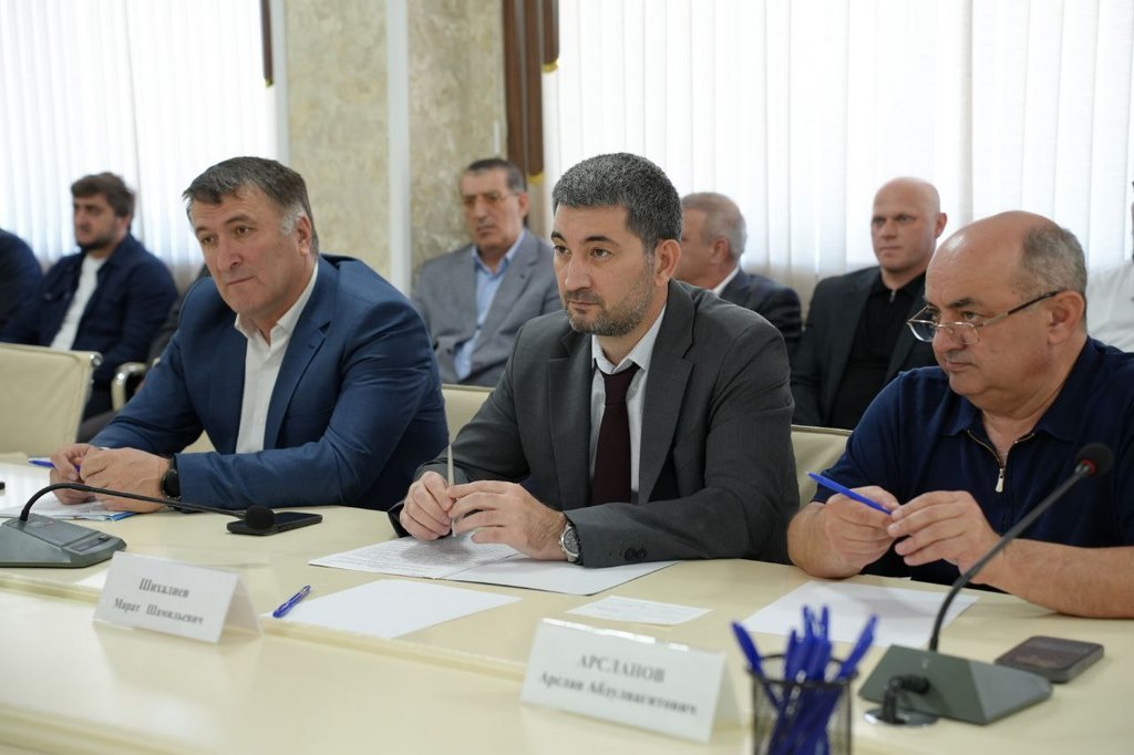 Марат Шихалиев выслушал обращения жителей Хасавюрта и Хасавюртовского района