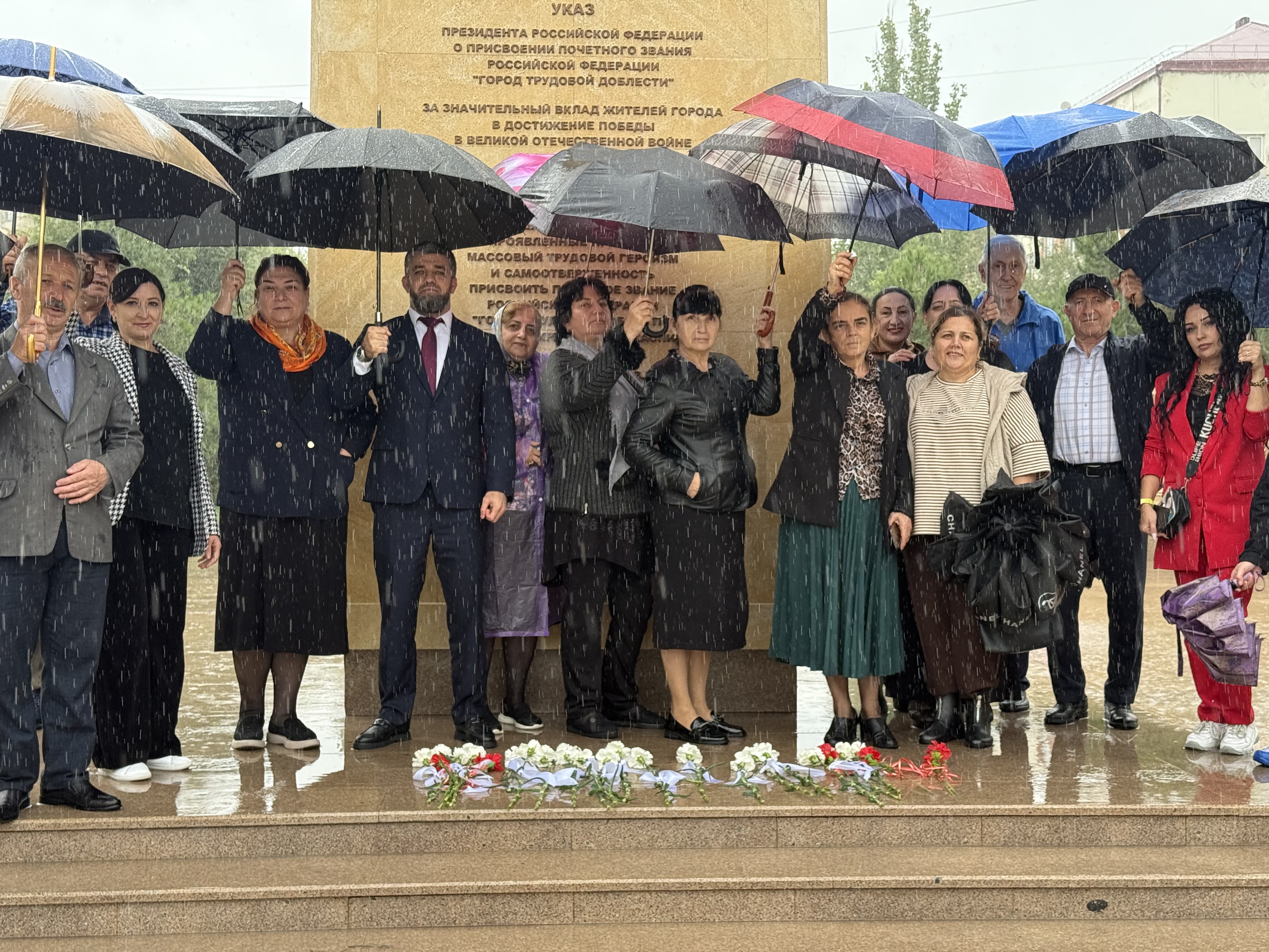 Сотрудники завода «Дагдизель» почтили память тружеников тыла в День города Каспийска