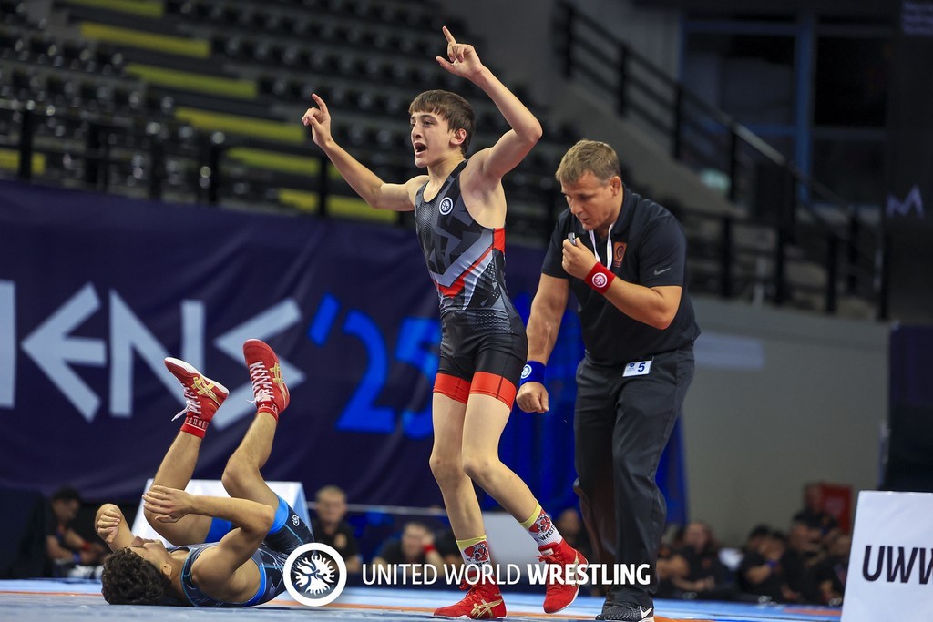 Еще один дагестанский борец добыл медаль на Первенстве Европы