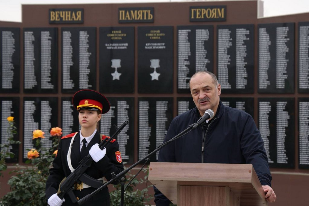 Сергей Меликов наградил военнослужащих и ветеранов батальона «Каспий»