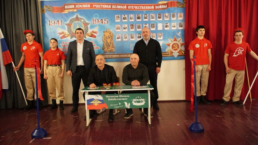В Дахадаевском районе состоялось открытие «Парты героя» в честь Шамиля Магомедова