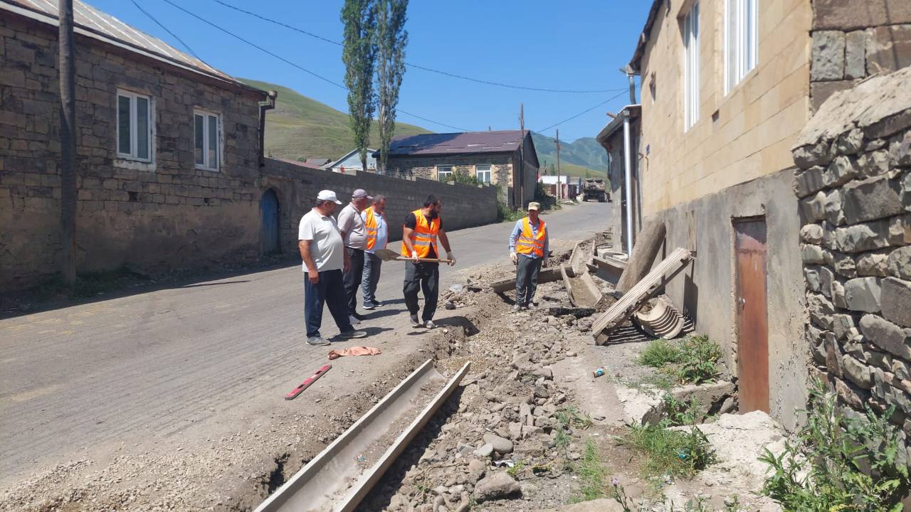Общественники проинспектировали ремонт важной дороги в Агульском районе Дагестана