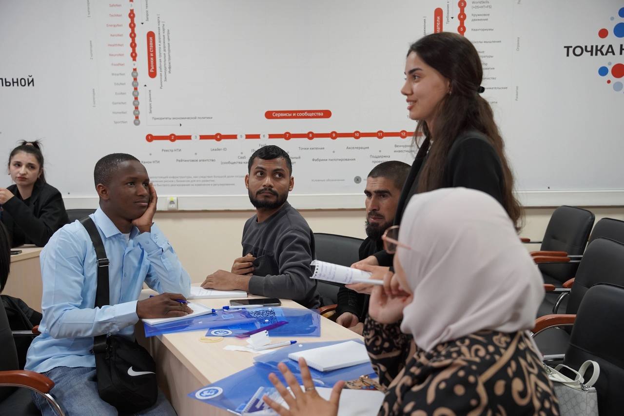 Иностранным студентам в ДГУ рассказали о Великой Отечественной войне