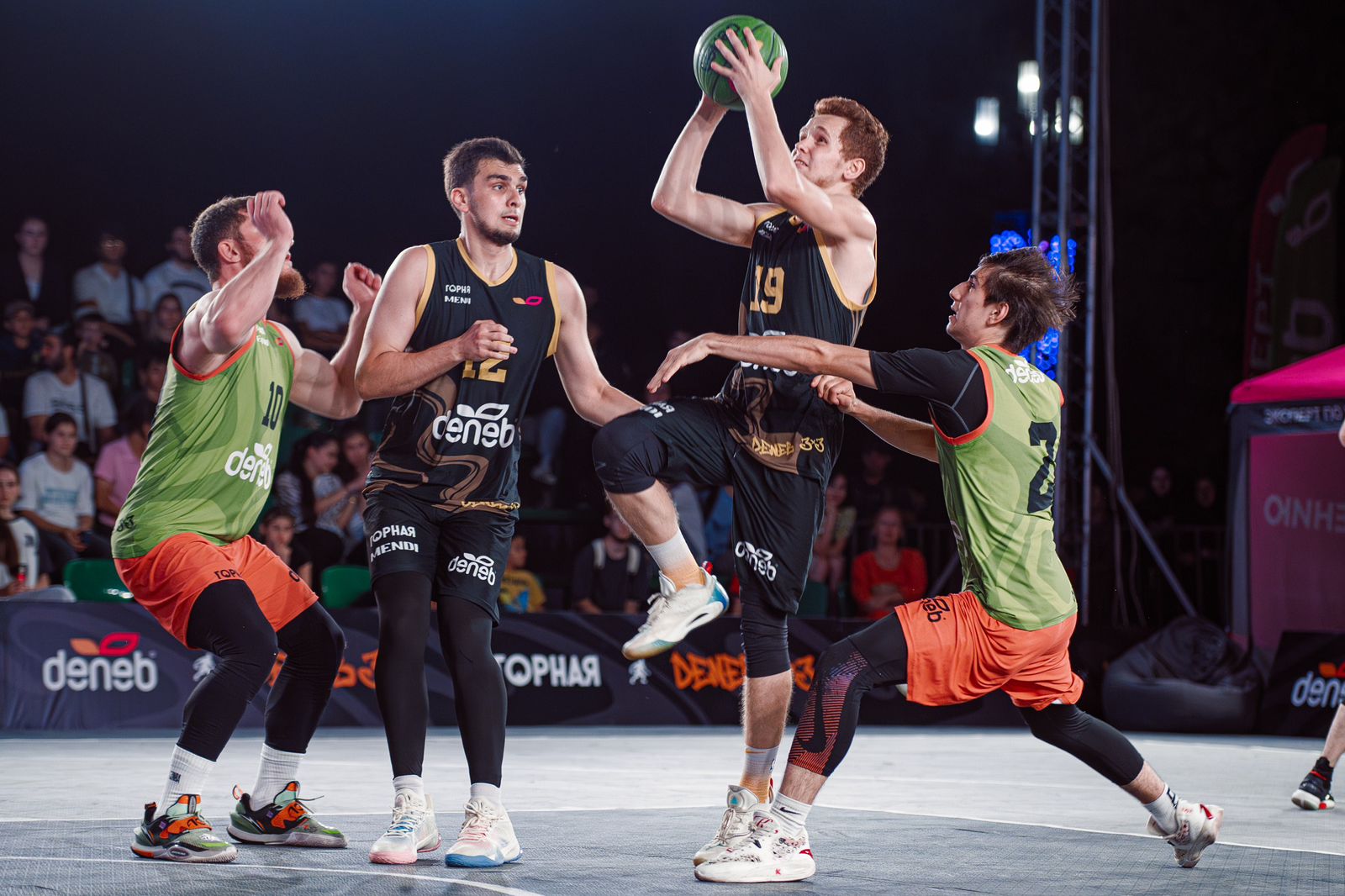В Махачкале прошел уличный фестиваль «Deneb 3x3»