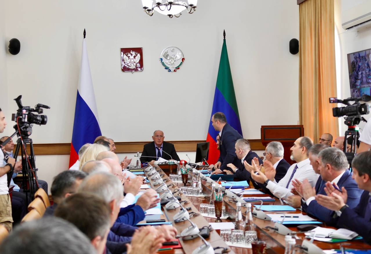 Абдулмуслим Абдулмуслимов проводит плановое заседание Правительства Дагестана