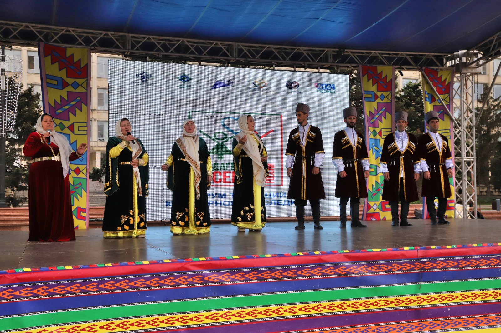 Концерт семейных и фольклорных групп Дагестана прошел в Махачкале