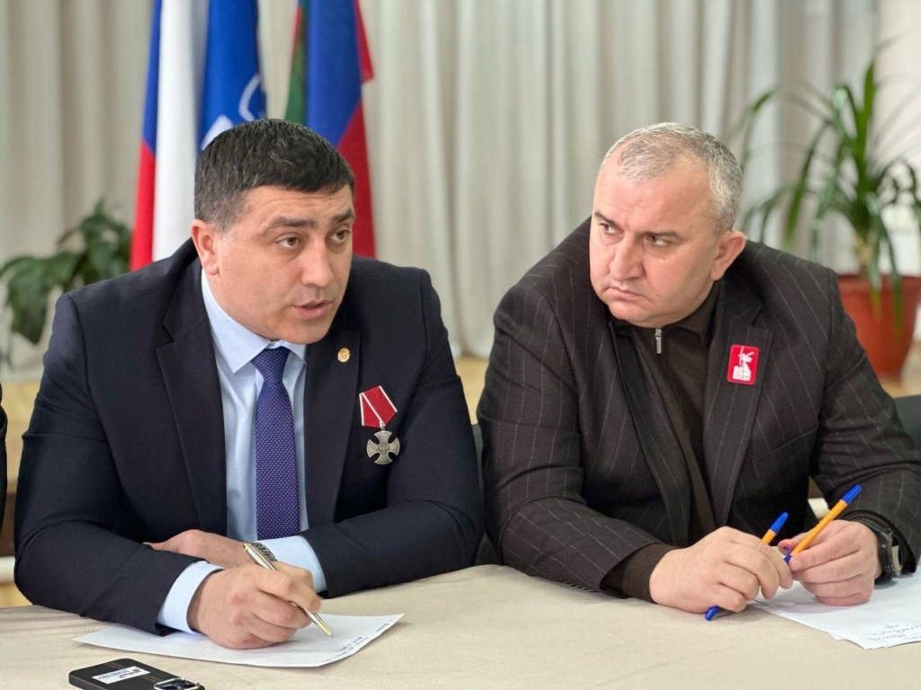 Идрис Курбанов провел прием граждан-участников СВО и членов их семей