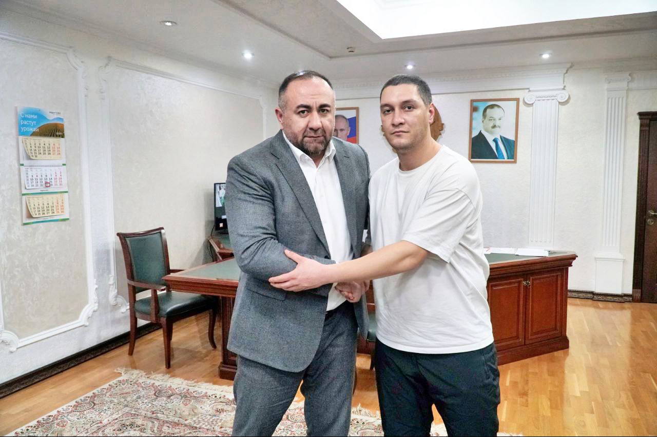 Глава Минсельхозпрода РД встретился с участвующим в СВО работником заводской конюшни «Дагестанская»